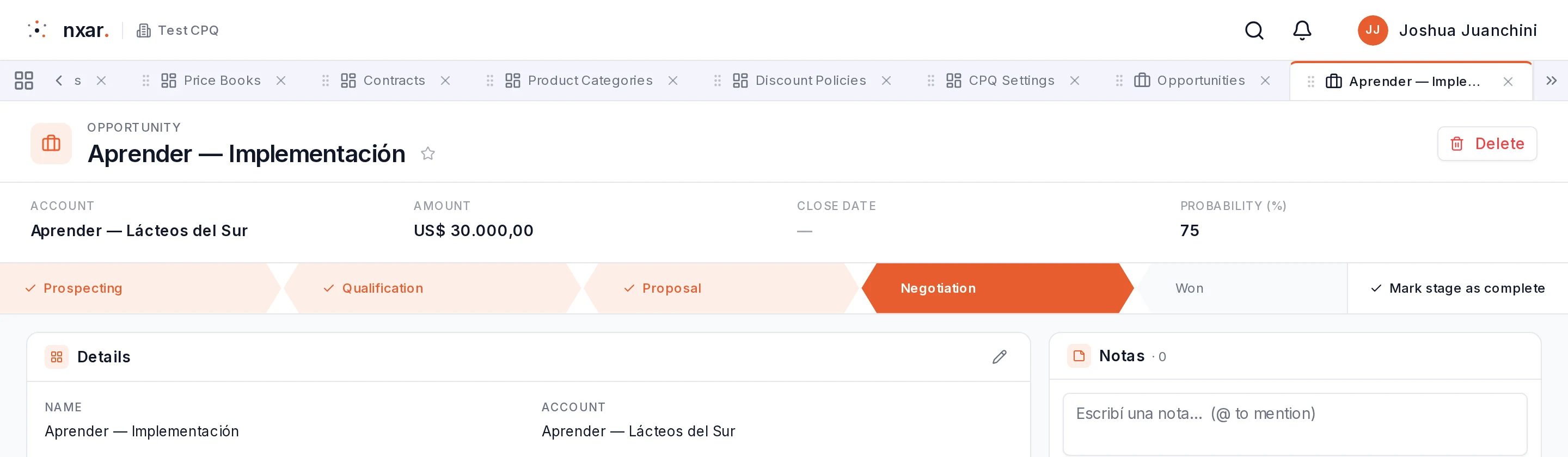 Página de la oportunidad Implementación con la etapa Negotiation marcada en la barra de etapas y Probability (%) en 75 en los datos destacados
